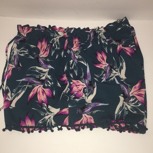 About a Girl Pompom Bird of Paradise Print Shorts - Picture 4 of 5